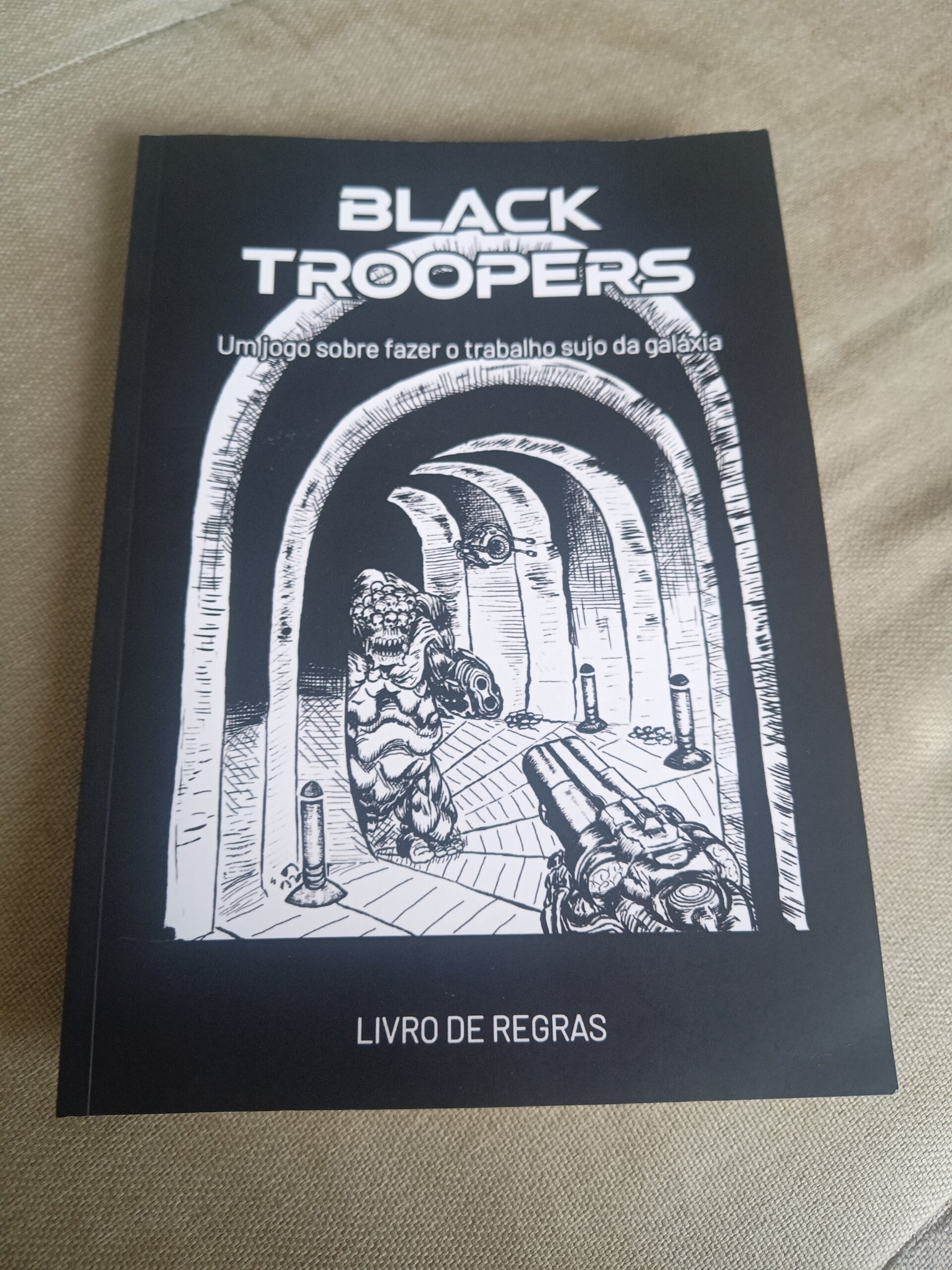 Black Troopers – Resenha